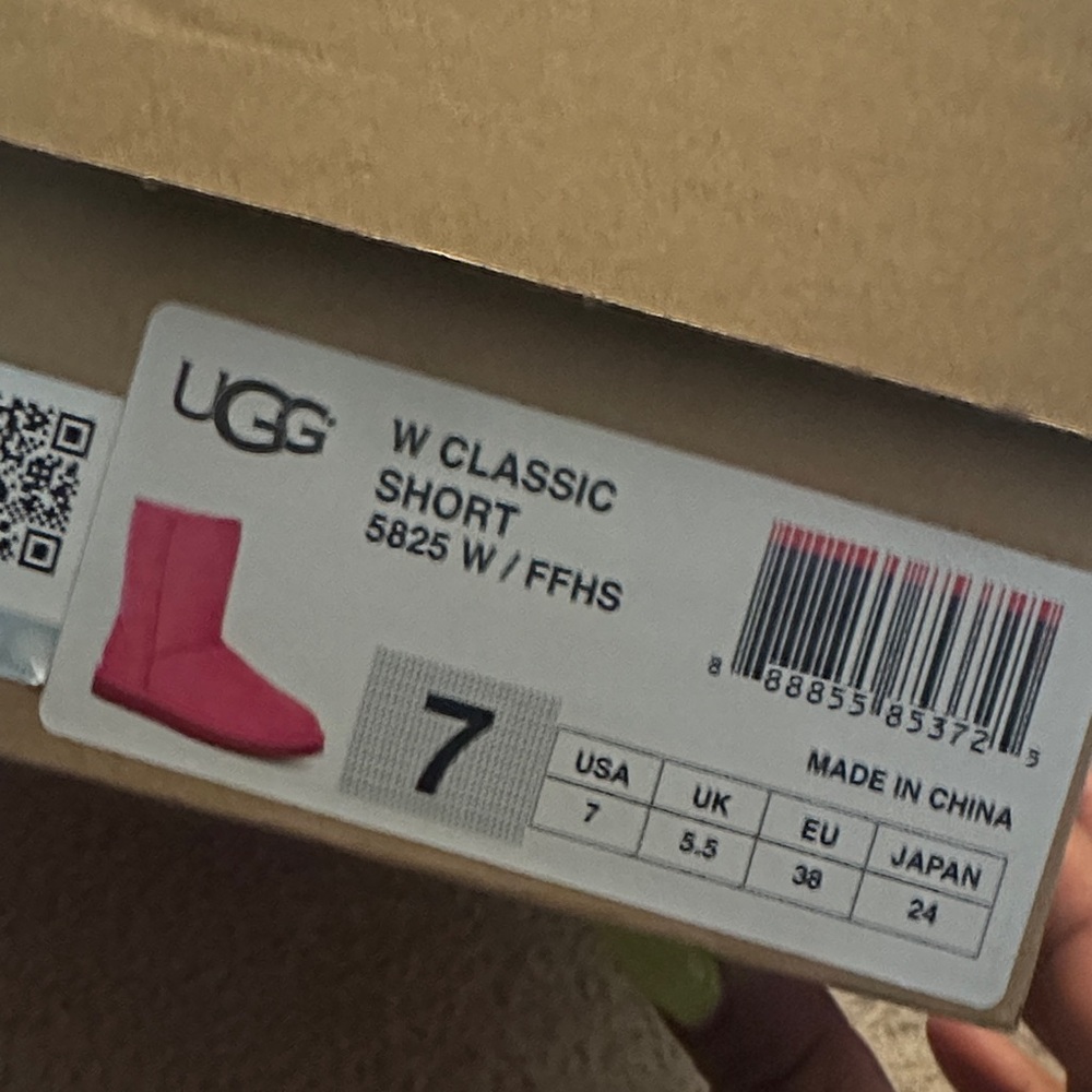 UGG Women's Classic Short Boots in Vibrant Pink